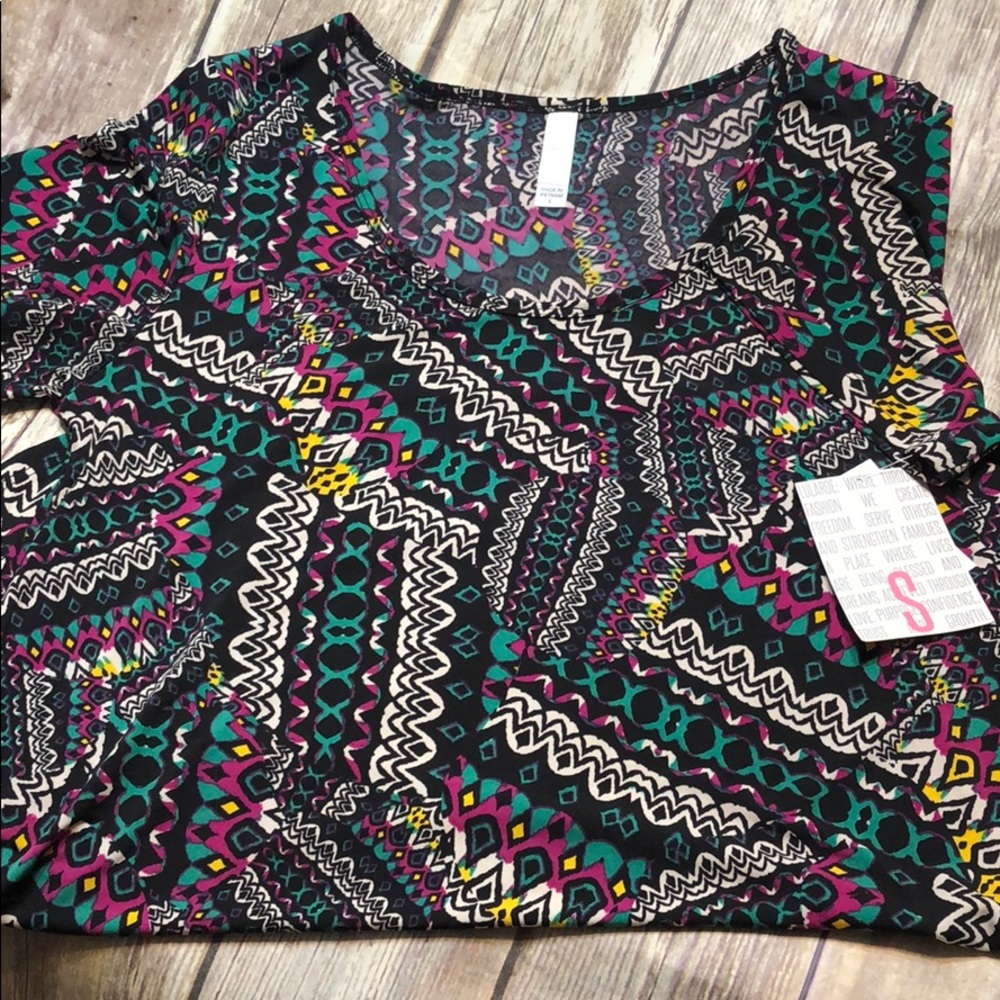Lularoe classic Tee